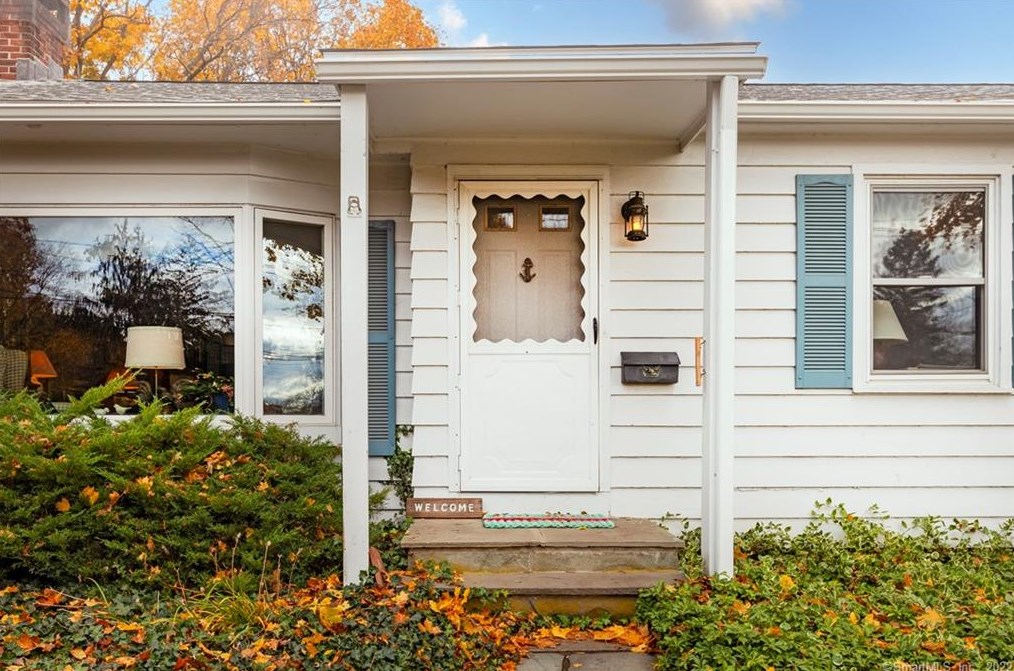 61 River St, Guilford CT  06437-2620 exterior