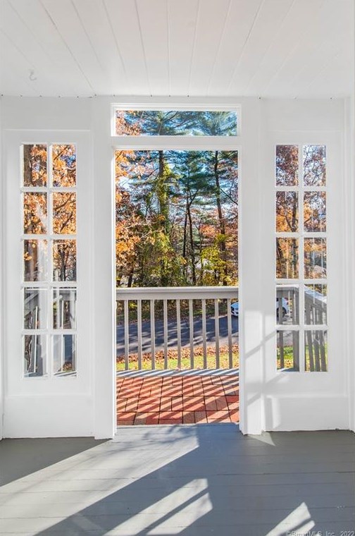 21 Oxford Ct, Simsbury CT  06070-2174 exterior