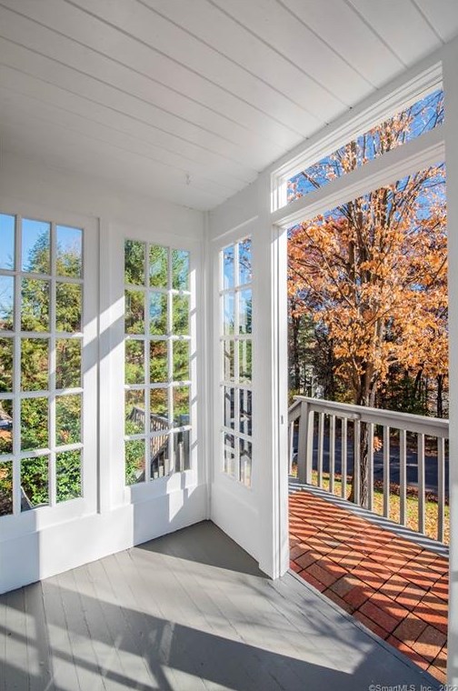 21 Oxford Ct, Simsbury CT  06070-2174 exterior