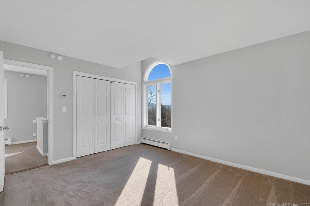 21 Oxford Ct, Simsbury CT  06070-2174 exterior