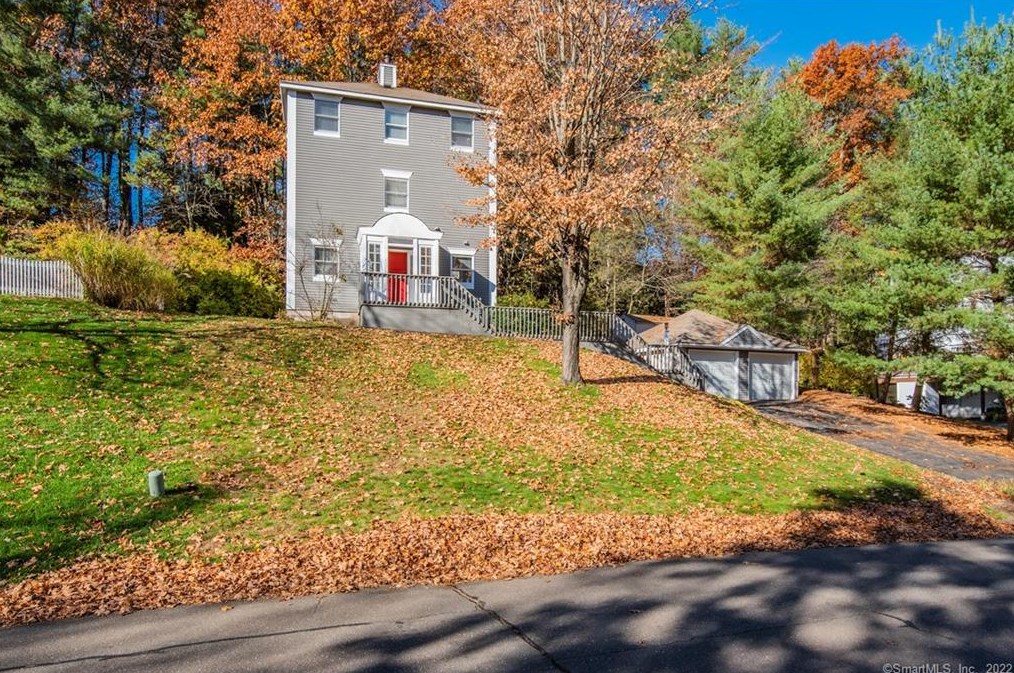 21 Oxford Ct, Simsbury CT  06070-2174 exterior