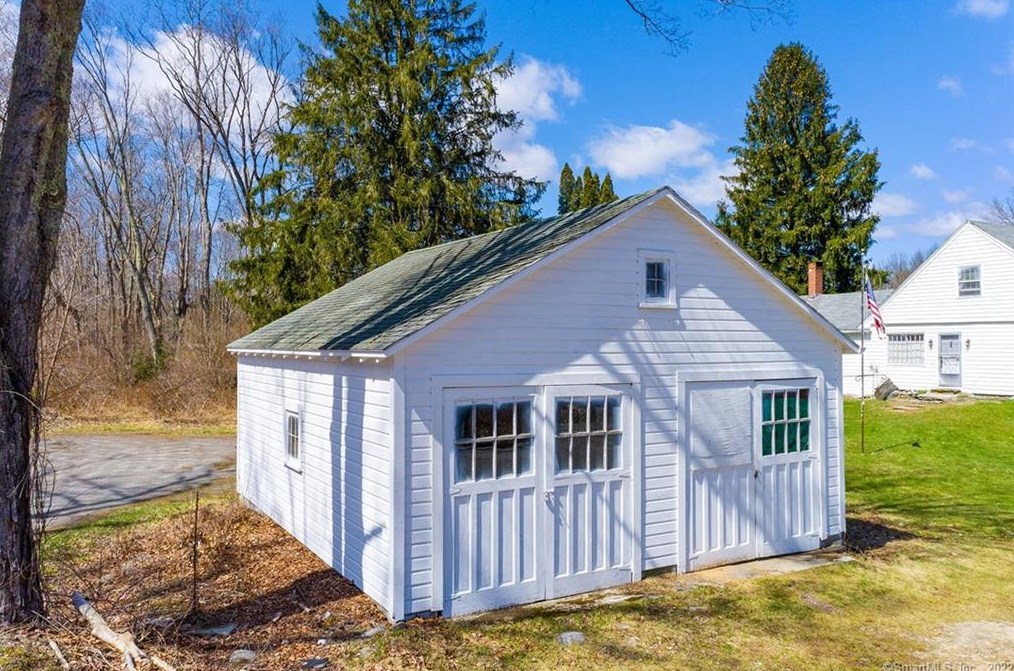 33 John Mack Rd, North Windham CT  06247-1606 exterior