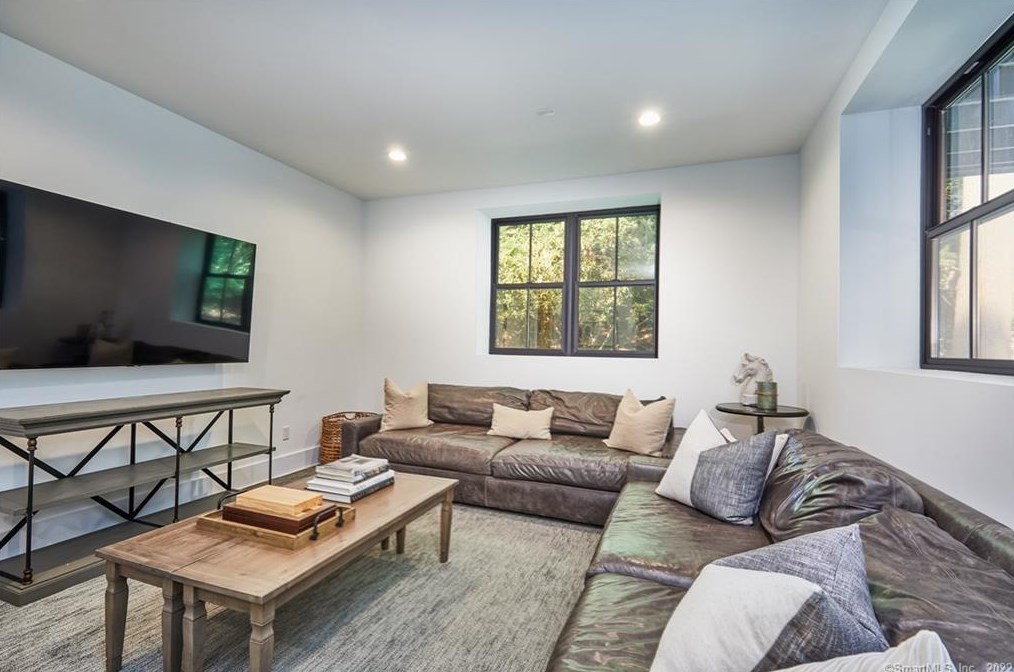 2 Timber Ln, Westport CT  06880-2621 exterior