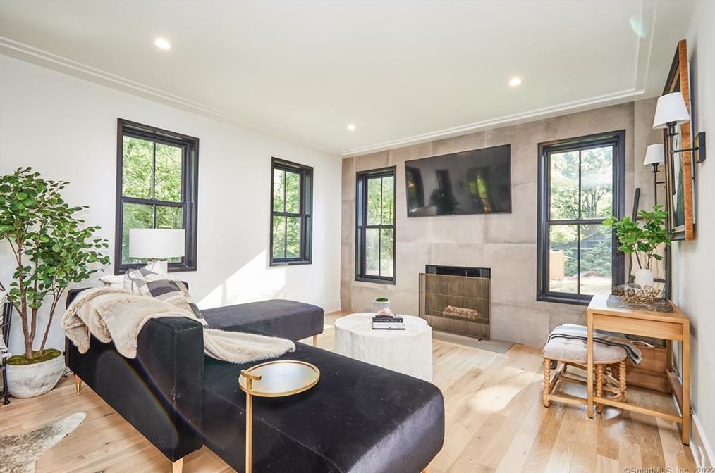 2 Timber Ln, Westport CT  06880-2621 exterior