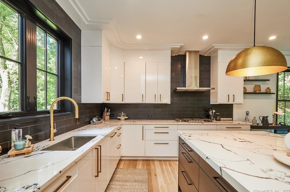 2 Timber Ln, Westport CT  06880-2621 exterior
