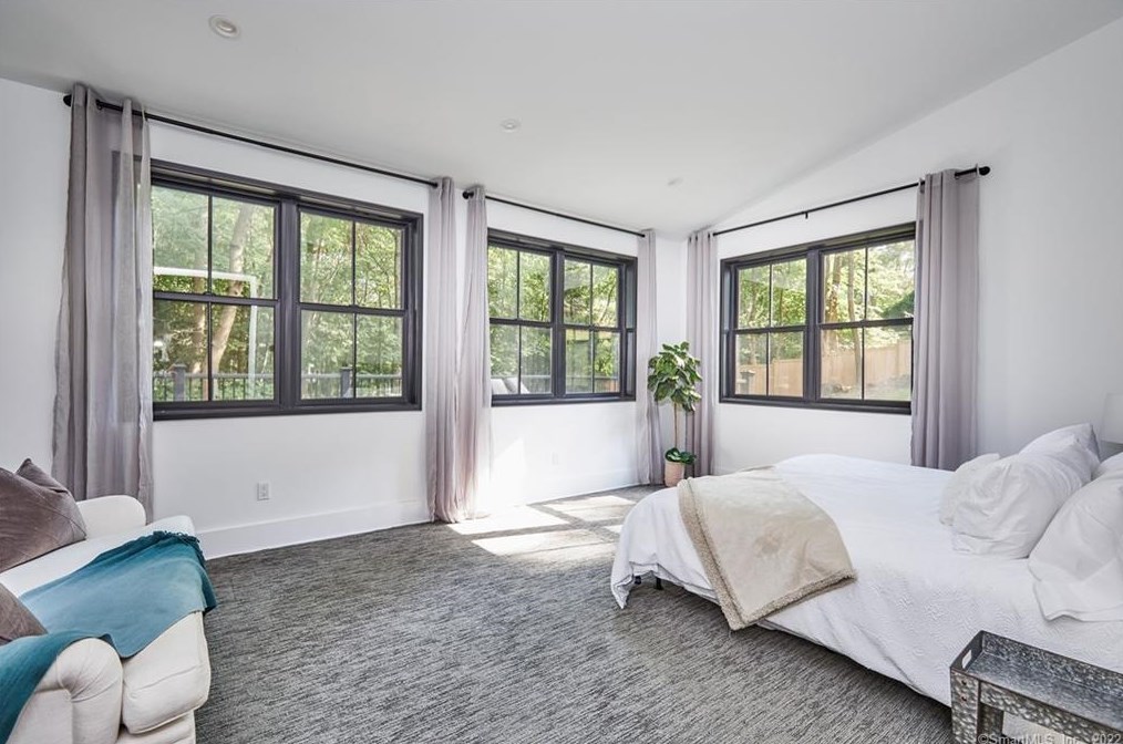 2 Timber Ln, Westport CT  06880-2621 exterior