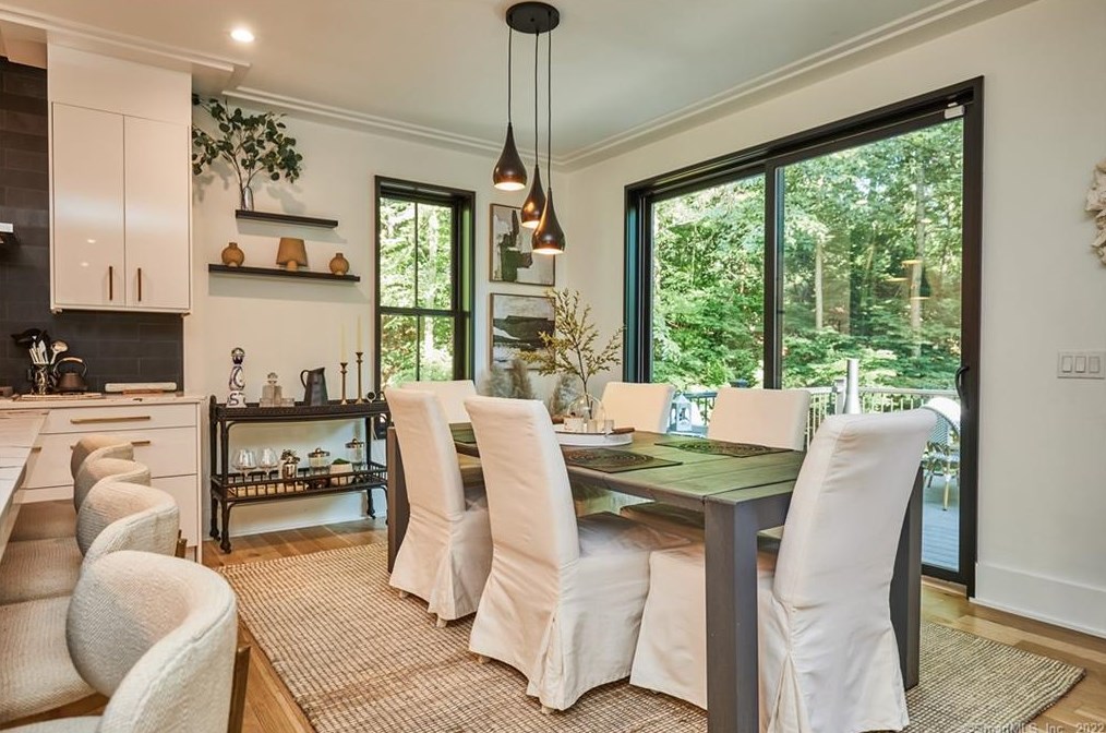 2 Timber Ln, Westport CT  06880-2621 exterior