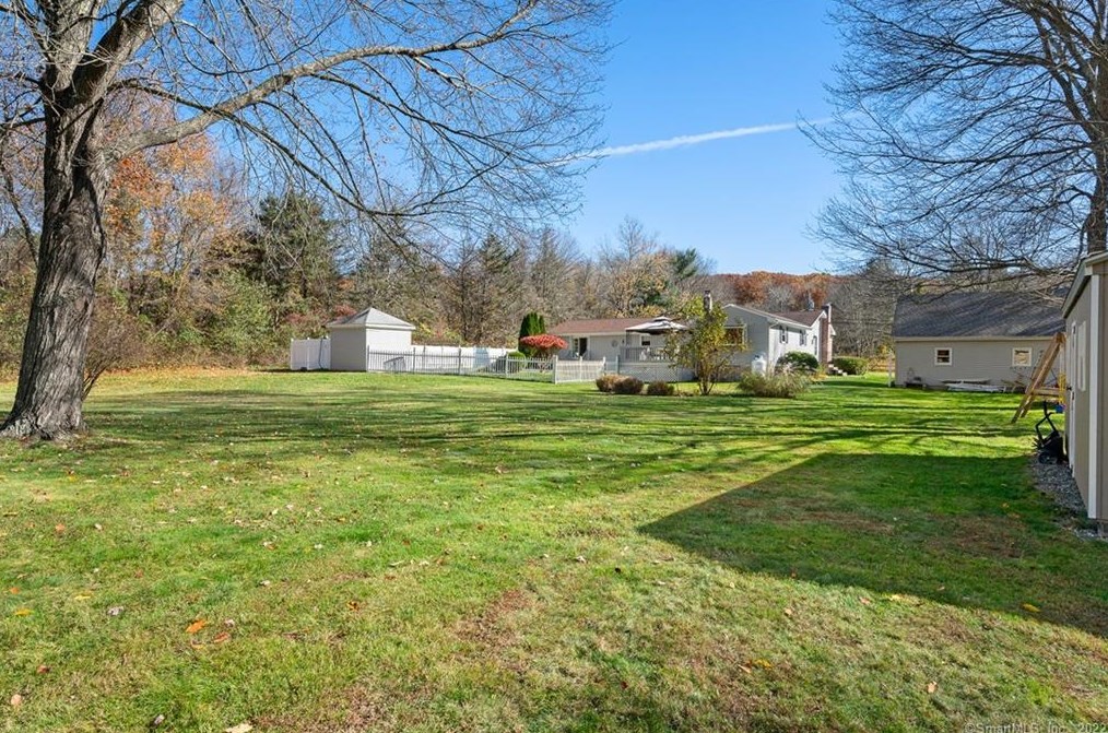 230 Bloomingdale Rd, Quaker Hill CT  06375-1337 exterior