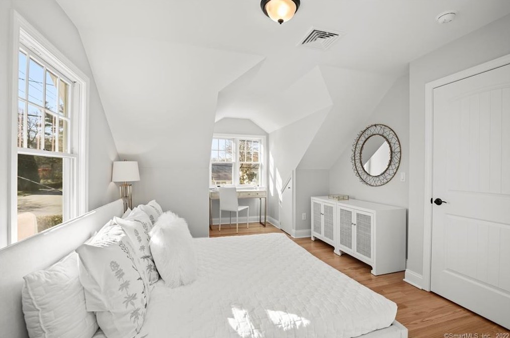 12 Brookdale Rd, Fairfield CT  06824-4631 exterior