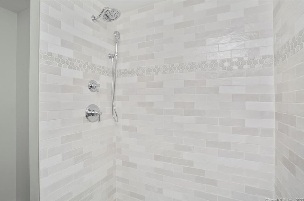 12 Brookdale Rd, Fairfield CT  06824-4631 exterior