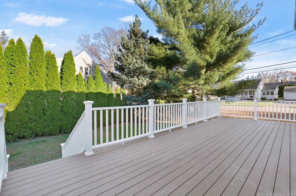 12 Brookdale Rd, Fairfield CT  06824-4631 exterior