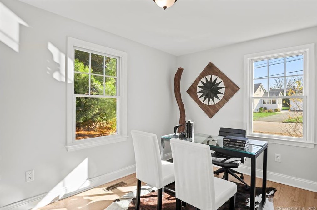 12 Brookdale Rd, Fairfield CT  06824-4631 exterior