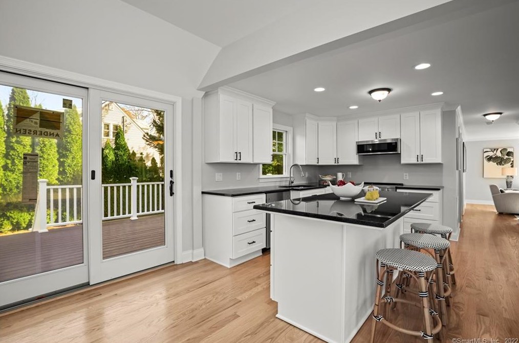 12 Brookdale Rd, Fairfield CT  06824-4631 exterior