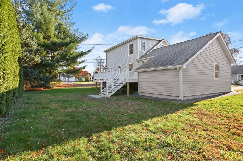 12 Brookdale Rd, Fairfield CT  06824-4631 exterior