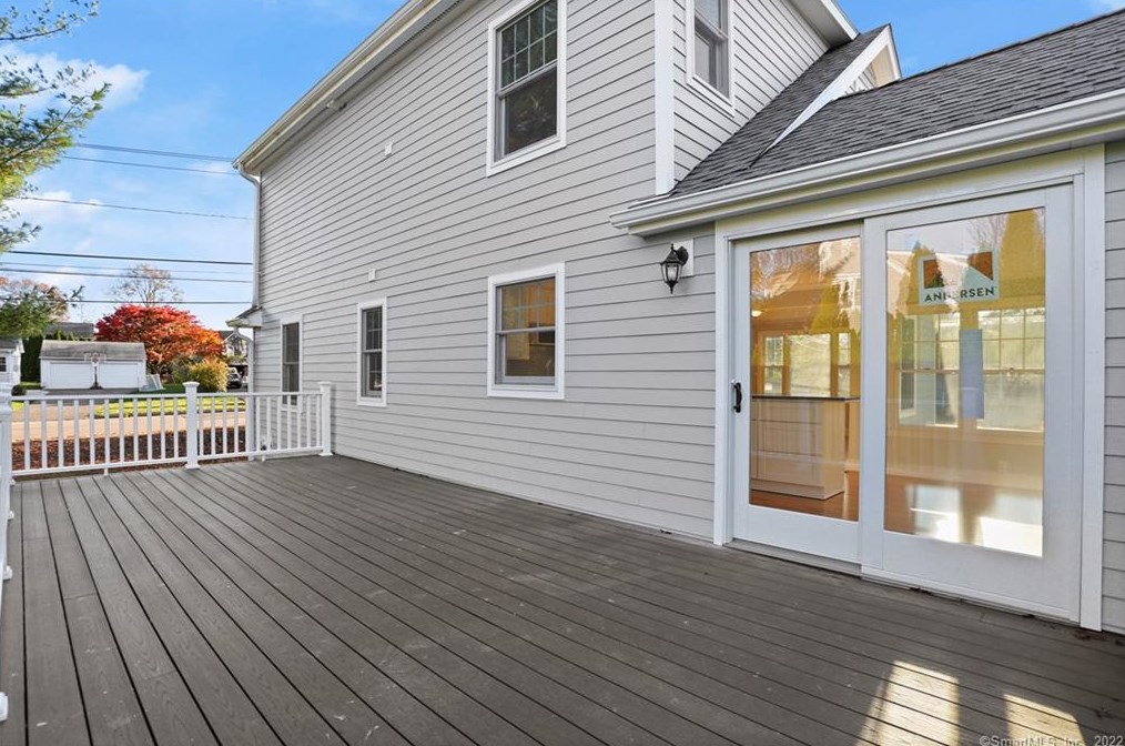 12 Brookdale Rd, Fairfield CT  06824-4631 exterior