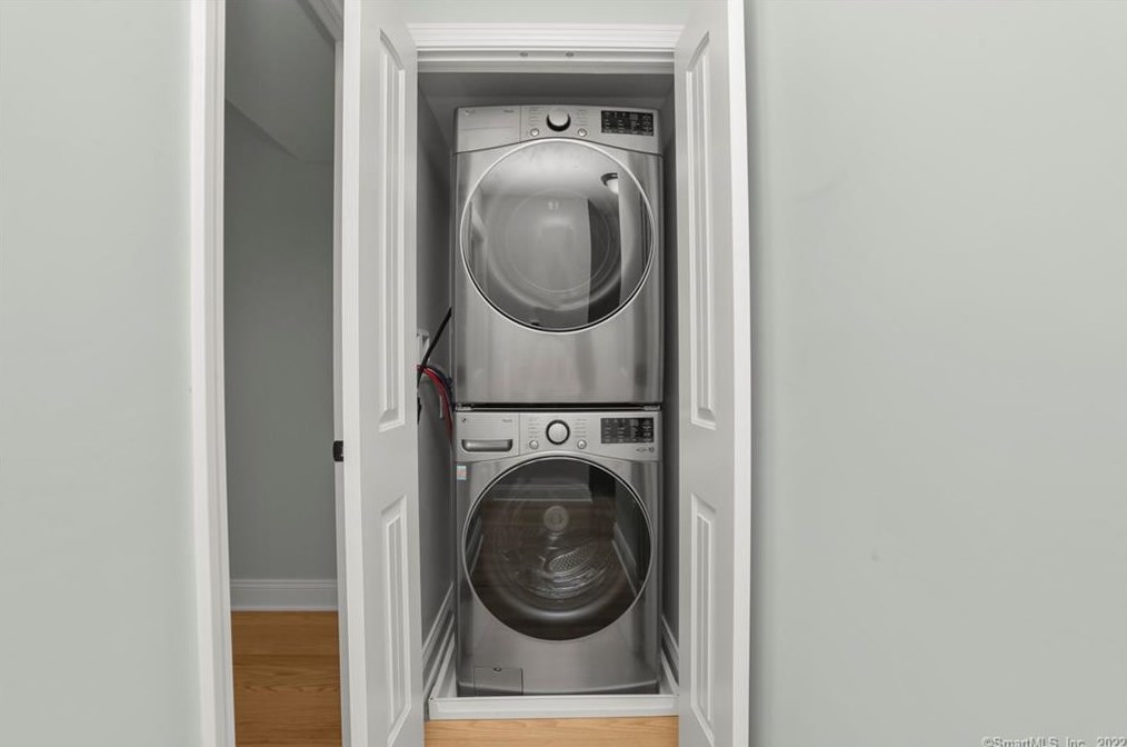 12 Brookdale Rd, Fairfield CT  06824-4631 exterior