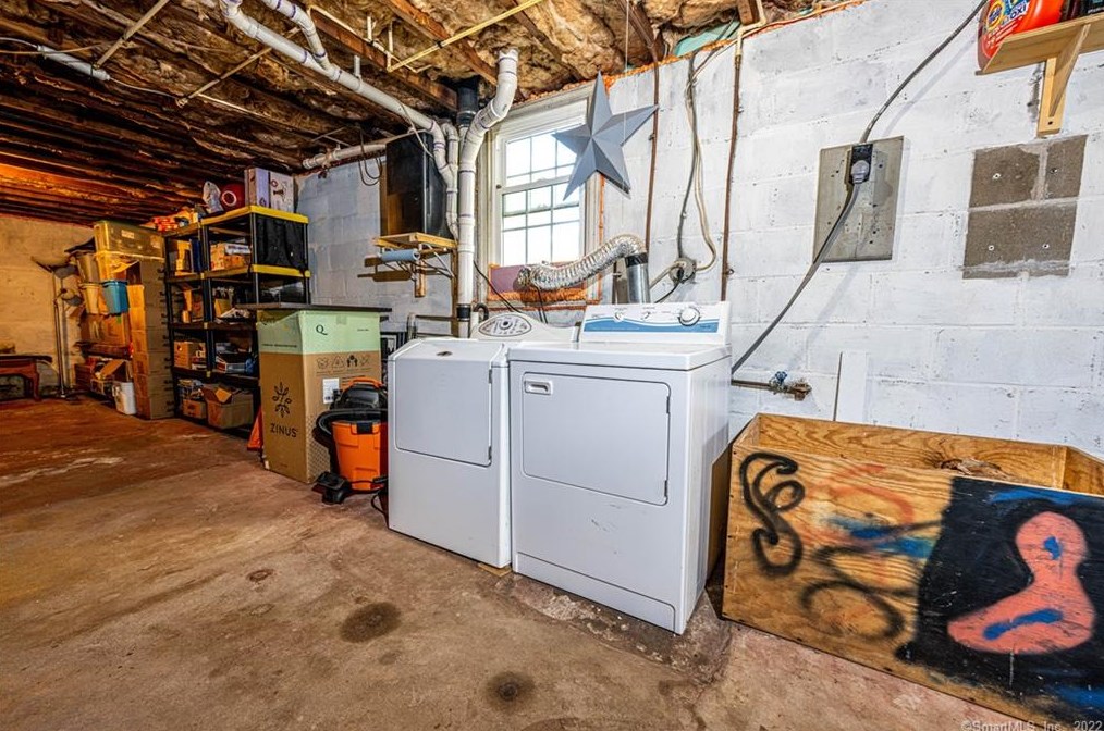 65 New Cheshire Rd, Meriden CT  06451-5071 exterior