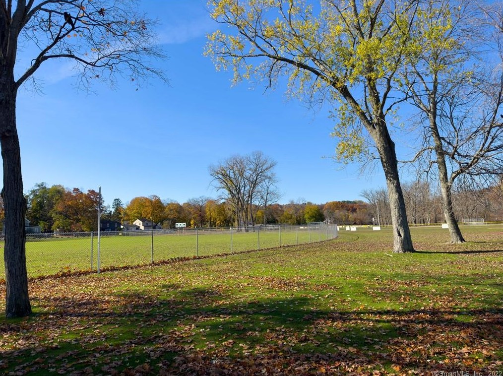 65 New Cheshire Rd, Meriden CT  06451-5071 exterior