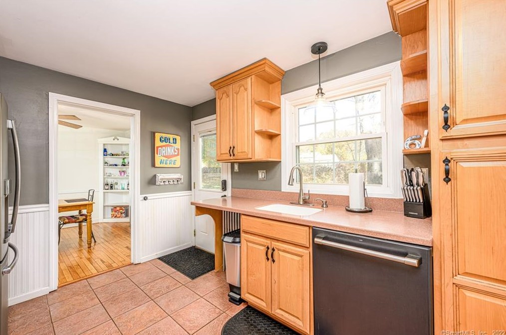 65 New Cheshire Rd, Meriden CT  06451-5071 exterior