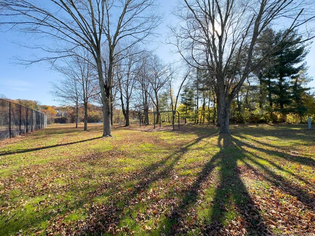 65 New Cheshire Rd, Meriden CT  06451-5071 exterior