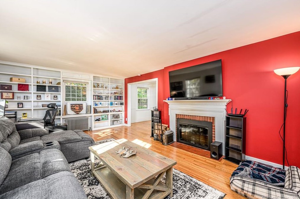 65 New Cheshire Rd, Meriden CT  06451-5071 exterior