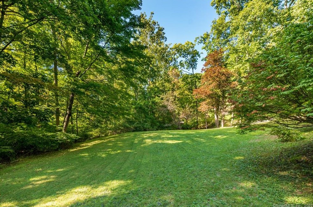 53 Huckleberry Hill Rd, Brookfield Center, CT 06804