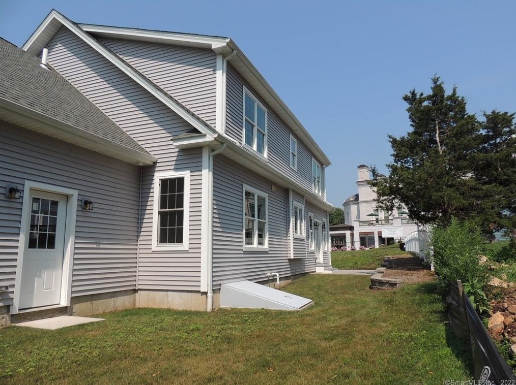 10 Cedar St, Branford CT  06405-3604 exterior