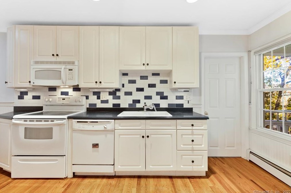 359 Plains Rd, Chestnut Hill CT  06226-3723 exterior