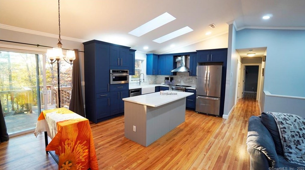 120 Applewood Ln, Union City CT  06770-3181 exterior