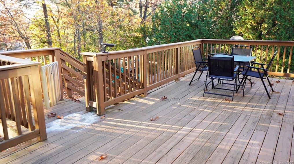 120 Applewood Ln, Union City CT  06770-3181 exterior