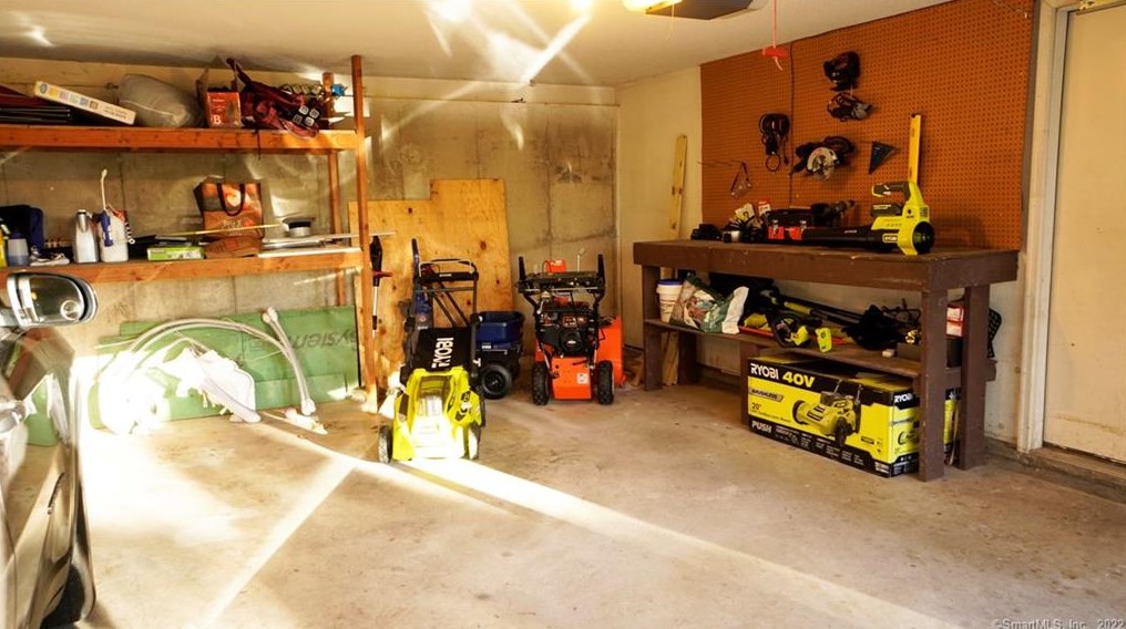 120 Applewood Ln, Union City CT  06770-3181 exterior