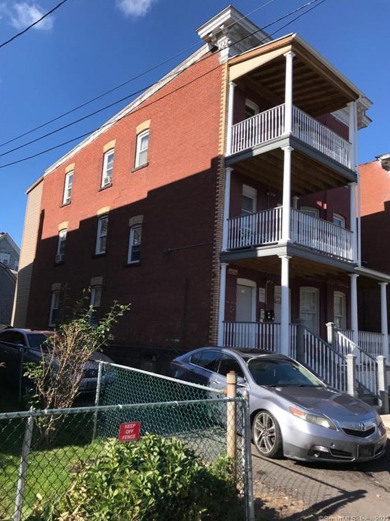 71 Lenox St, Hartford CT  06112-2221 exterior