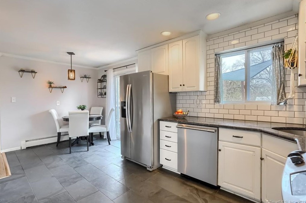 56 George Dr, Vernon CT 06066-2235 exterior