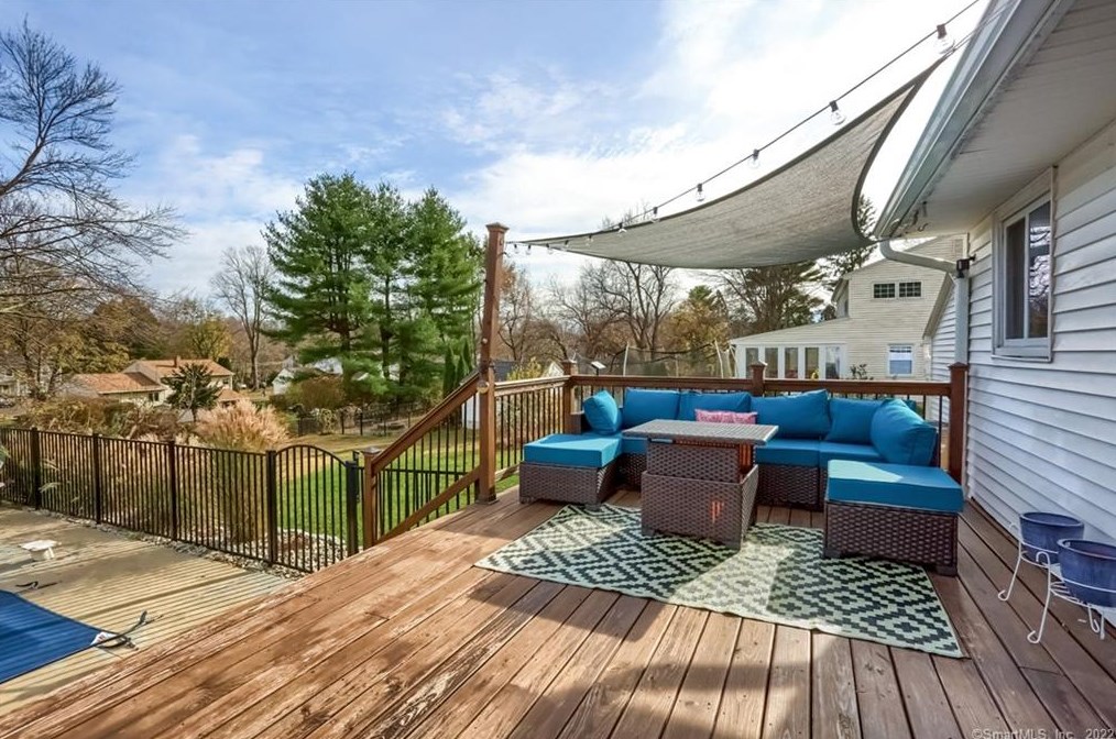 56 George Dr, Vernon CT 06066-2235 exterior