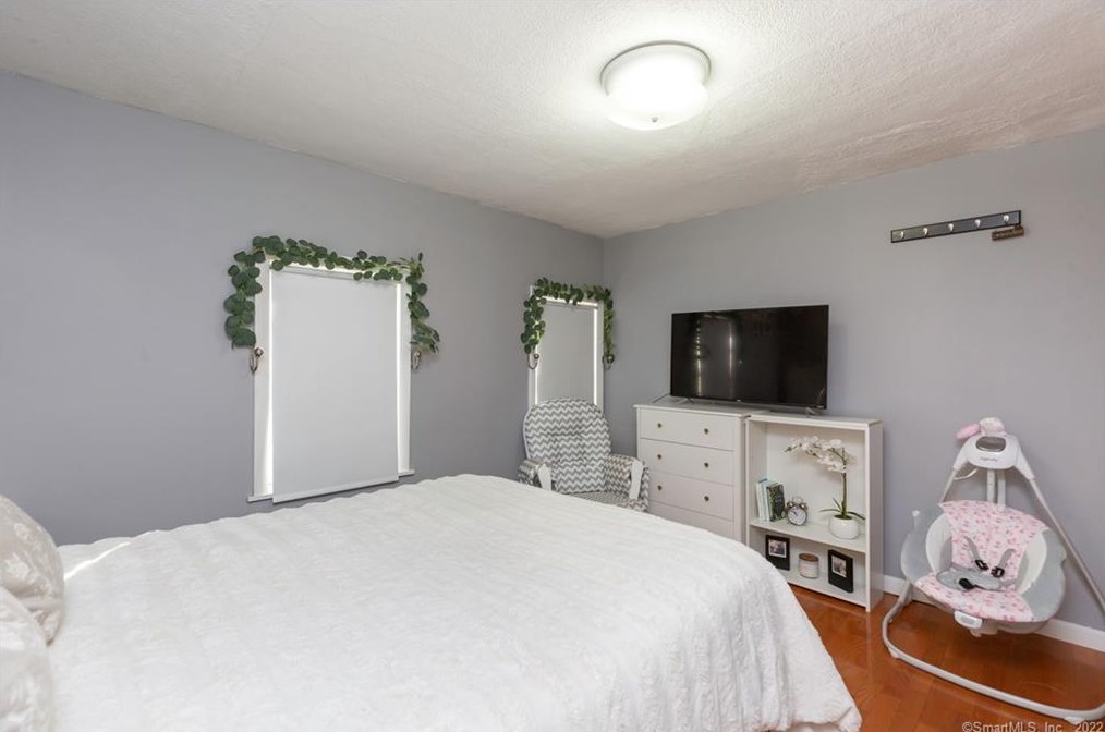 57 Hawthorne Ave, Derby CT  06418-1101 exterior