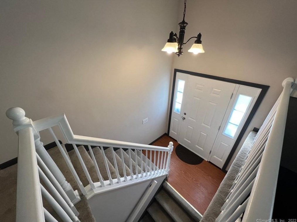 60 Sundance Cir, New Haven CT  06516-2943 exterior
