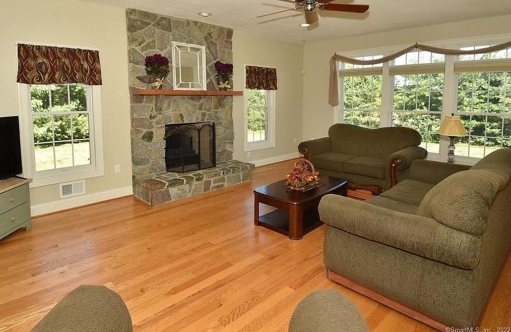 780 Mapleton Ave, Suffield CT  06078-1327 exterior