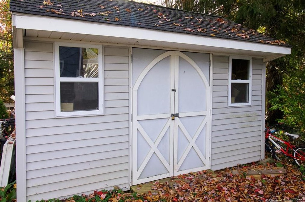 53 Briarwood Dr, Meriden CT  06450-4430 exterior