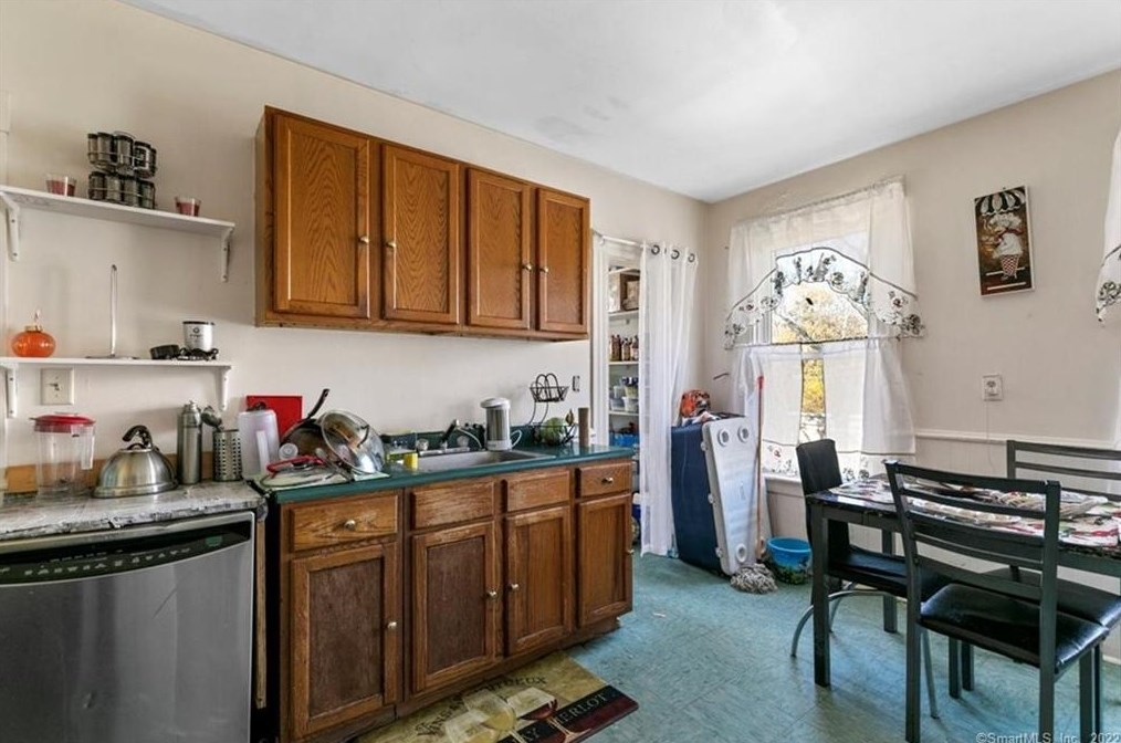 448 Ferry St, New Haven CT 06513-3618 exterior