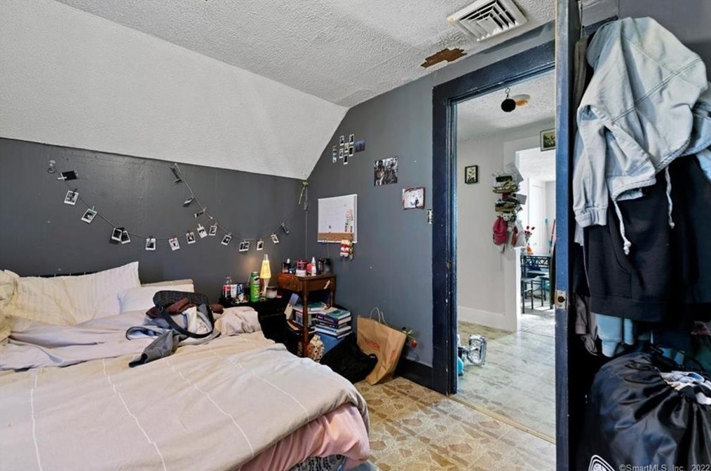 448 Ferry St, New Haven CT 06513-3618 exterior