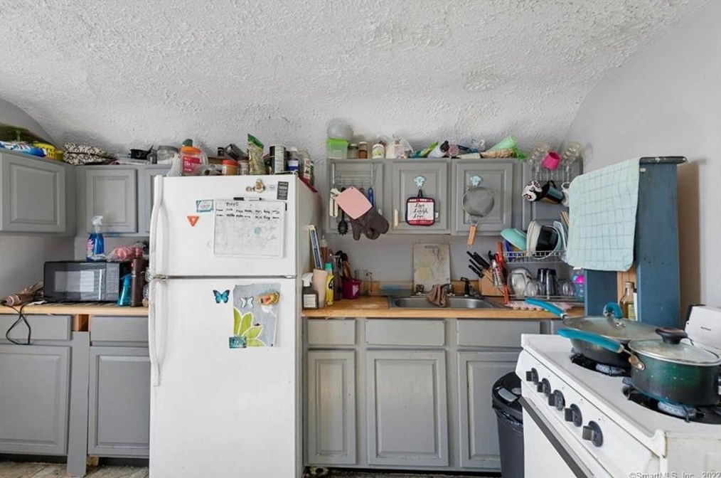 448 Ferry St, New Haven CT 06513-3618 exterior