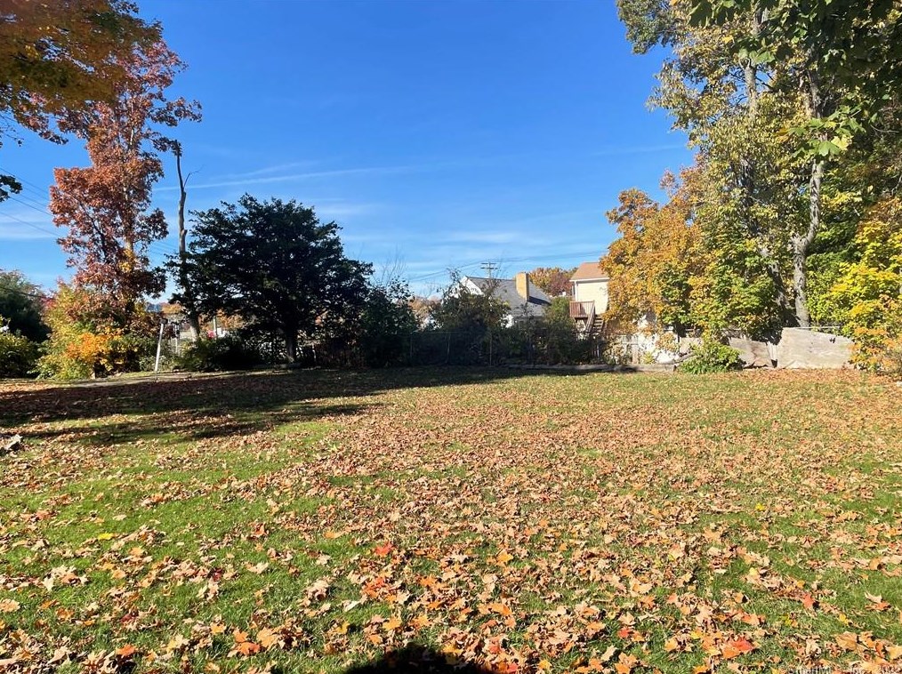 107 Hillcrest Ave, New Haven CT  06514-3503 exterior