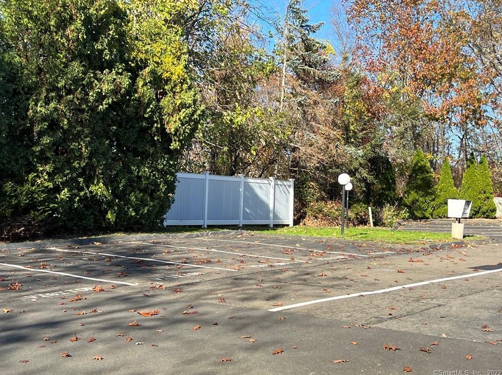 9 Chestnut Hl, Branford CT  06405-3751 exterior