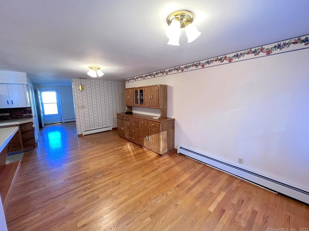 11 Cherry St, Winsted CT  06098-1905 exterior