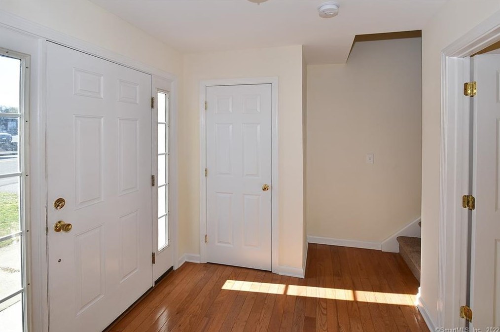 8 Franklin St, Vernon CT  06066-2409 exterior