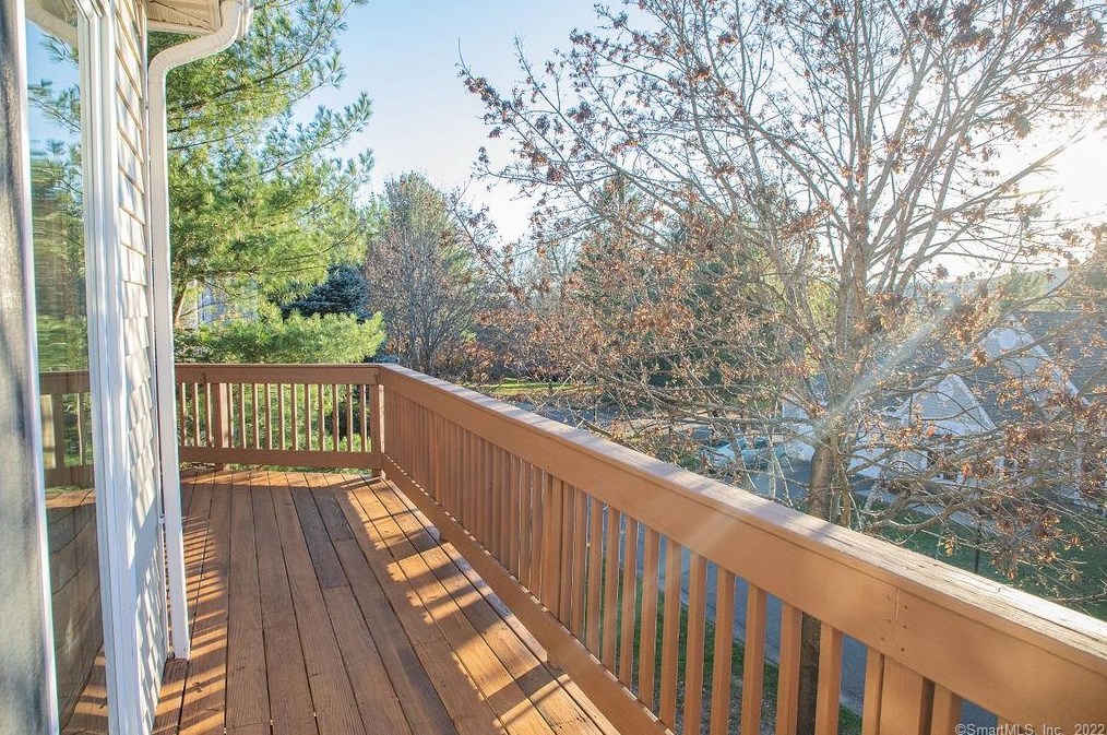4 Litchfield Ln, Avon CT  06001-4566 exterior