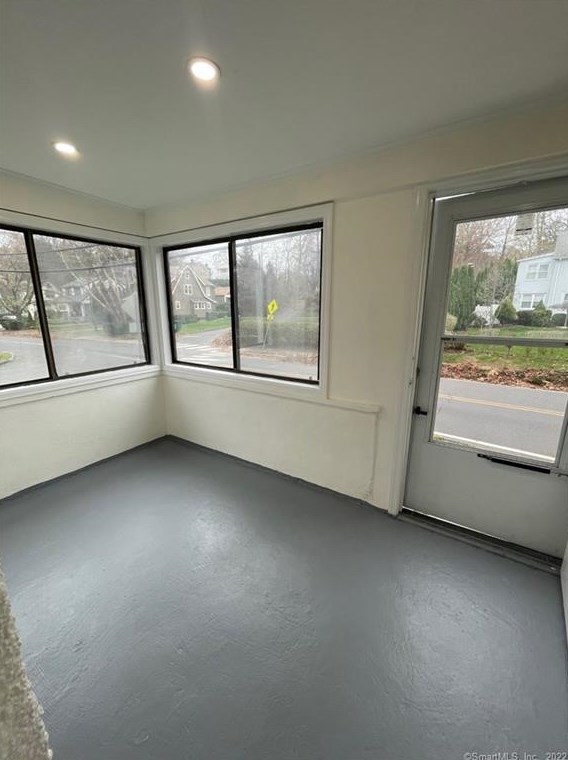 33 Sinawoy Rd, Cos Cob CT  06807-2325 exterior