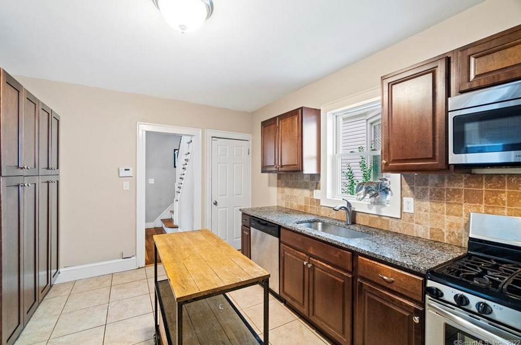 15 Willard St, New Haven CT 06515-2126 exterior