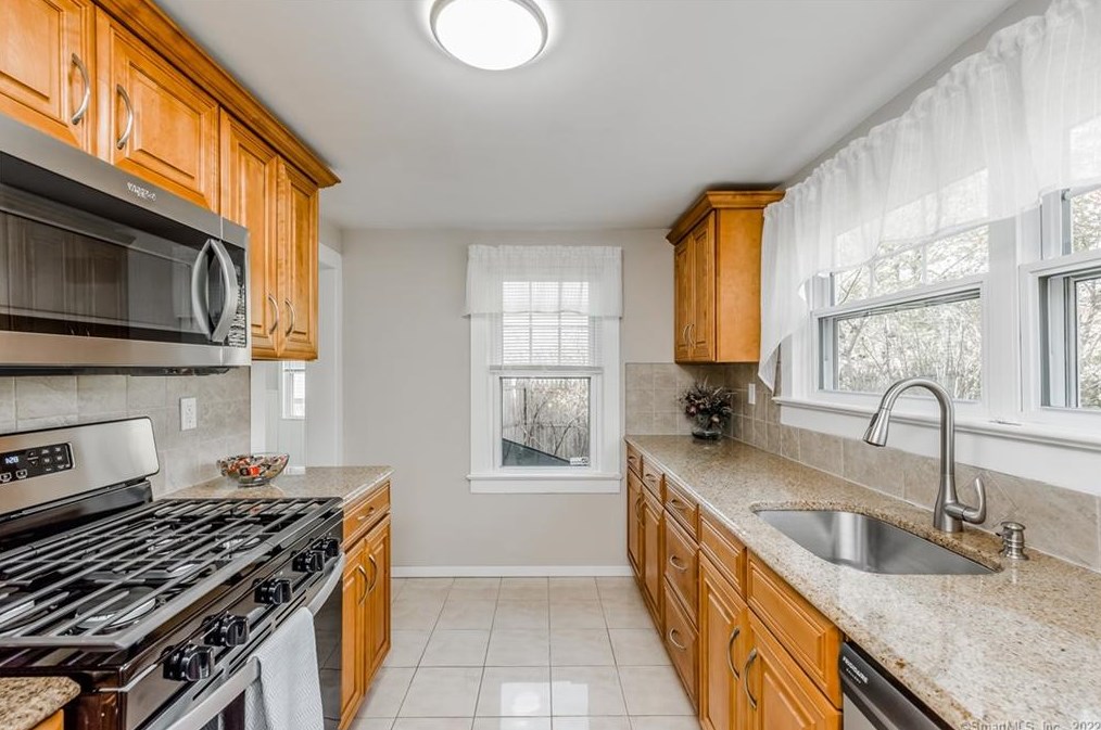 210 Barnes Ave, New Haven CT  06513-1740 exterior