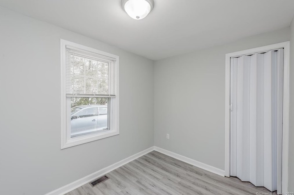 210 Barnes Ave, New Haven CT 06513-1403 exterior